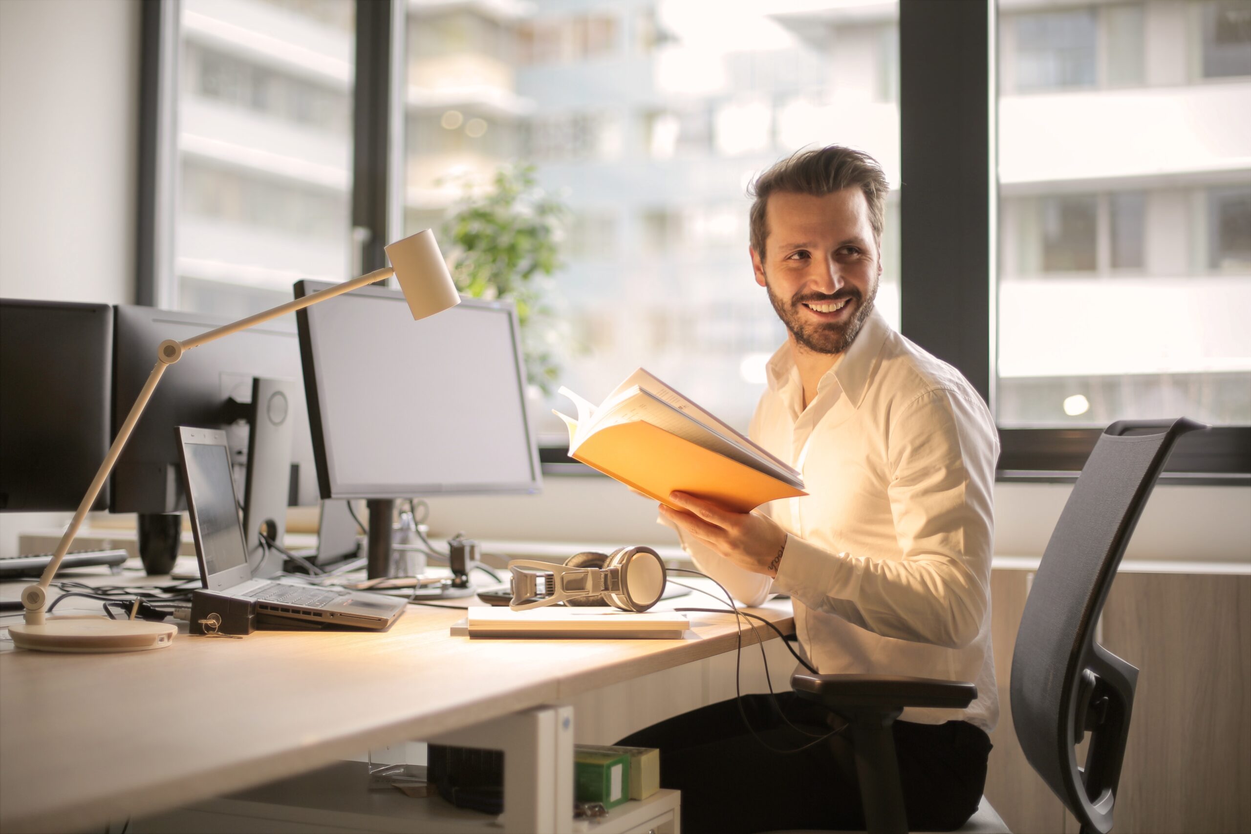 photo of man holding a book 927022